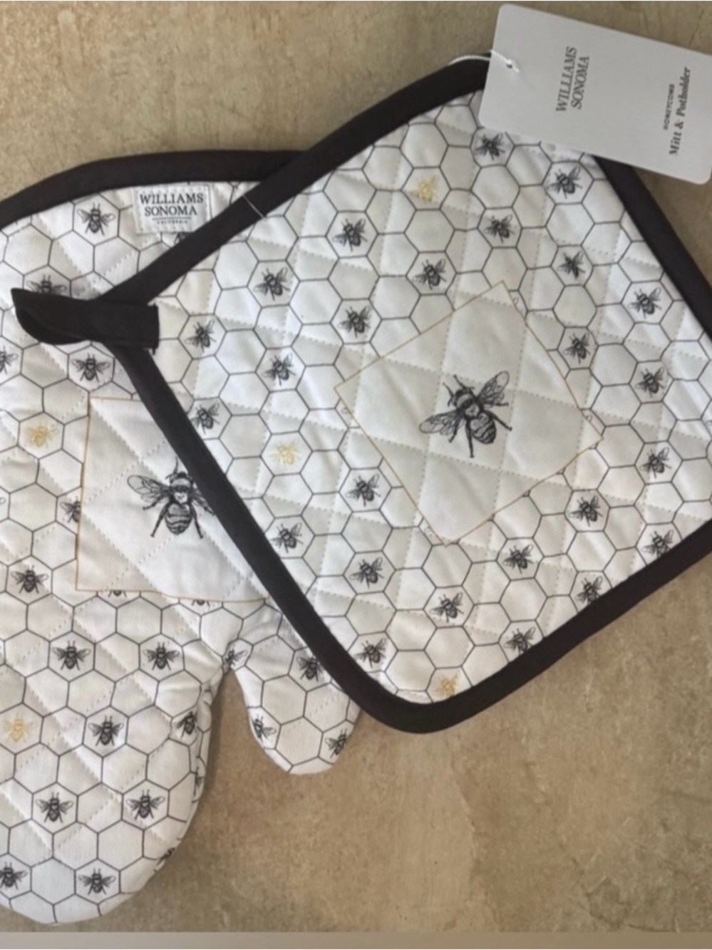Williams Sonoma Honeycomb Oven Mitt & Potholder Set - Picture 3 of 9